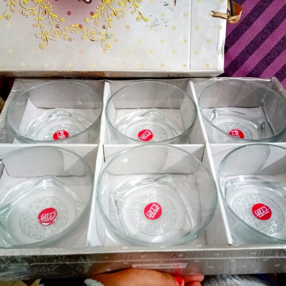 Other - 6 pcs glass bowl gift set